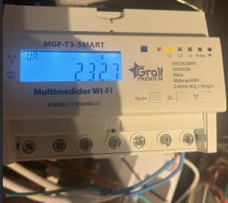 View of the MGF-T3-SMART electrical meter with a display showing a value of 232.7 V.