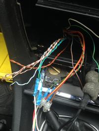 Jak podłączyć przewody radia w Audi A6C5 po modyfikacjach poprzedniego właściciela?