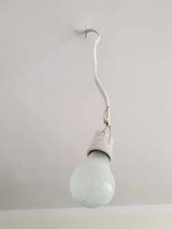 Jak obciąć kabel wiszący pod lampę sufitową bez ryzyka przegrzania?