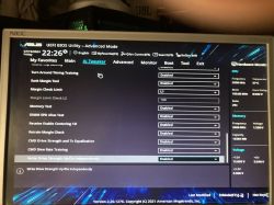 Ekran UEFI BIOS na komputerze z zakładką Ai Tweaker.