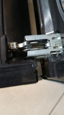 Beko FSG52020FX - drzwi piekarnika nie dolegają do uszczelki, jak wyregulować zawiasy? Beko FSG52020FX - drzwi piekarnika nie dolegają do uszczelki, jak wyregulować zawiasy?