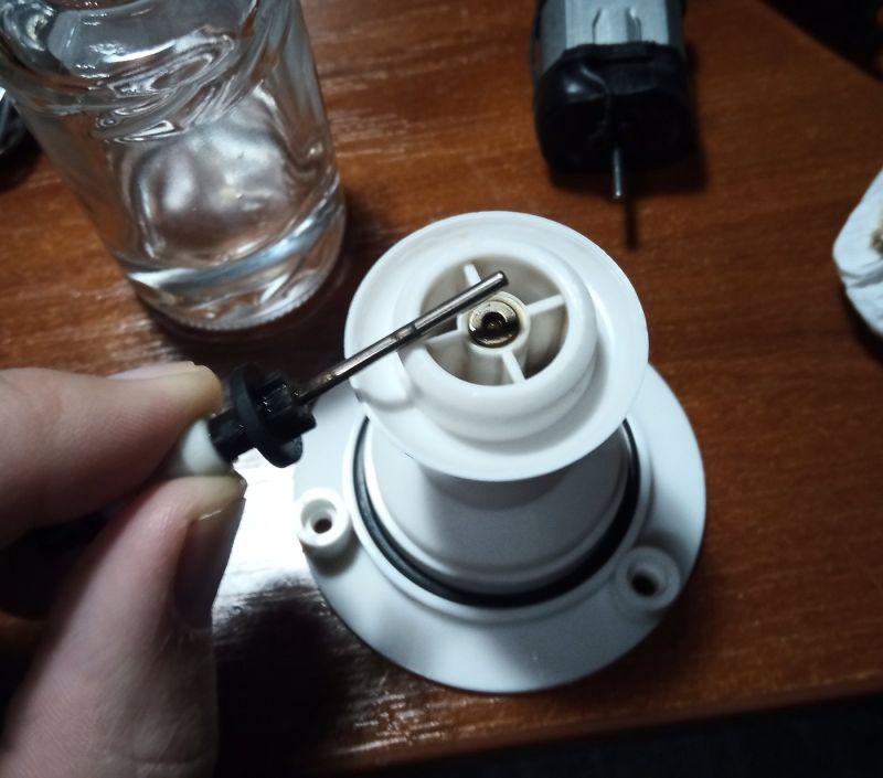 Bezprzewodowa myjka do okien z Aliexpress – walczmy z elektrośmieciami poprzez naprawy