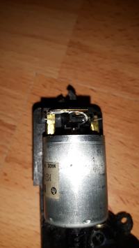 Voyaager III 98r 2.0 - Silniczek tylnej lewej uchylnej szyby