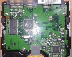 Jak naprawić spalony element na płytce dysku Samsung SP2504C?