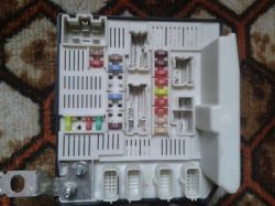 Renault Kangoo 1.6 8V 2010 - Lokalizacja bezpiecznika pompy paliwa