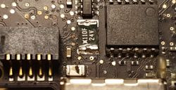 Macbook A1278 nie ładuje - jak sprawdzić ładowarkę i baterię?