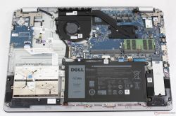 Wnętrze laptopa Dell z widocznymi dwoma dyskami: SSD M.2 2230 i HDD 2,5 cala