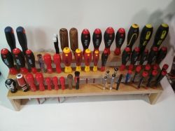 Piętrowy stojak na śrubokręty DIY Piętrowy stojak na śrubokręty DIY