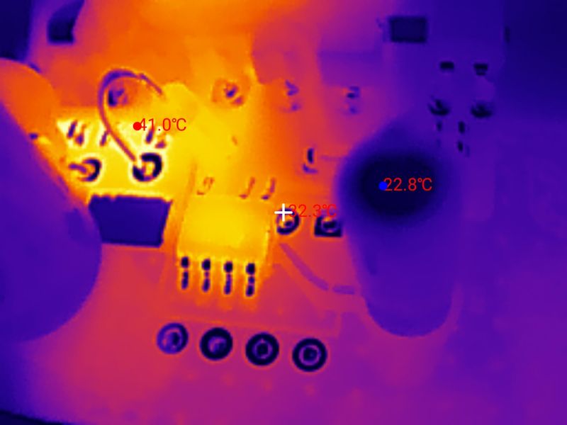 Thermal image of TV tuner interior with three temperature points: 41.0°C, 32.3°C, and 22.8°C