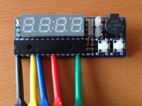 Prosty zegarek na płytce uniwersalnej