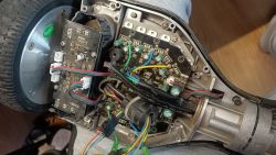 Hoverboard nie reaguje na włącznik po naładowaniu - brak widocznych uszkodzeń