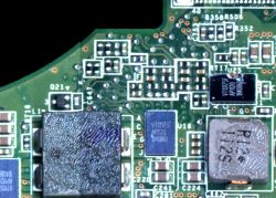 Lenovo T420 - uszkodzenie płyty przez zbyt długą śrubę, naprawa?