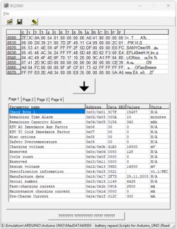 Zrzut ekranu BQ2060.exe z edytorem hex i tabelą parametrów baterii oraz strzałką w dół.