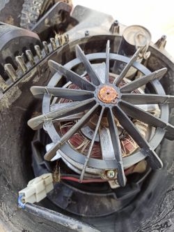 Kosiarka Elektryczna Kryszak: Dym i Brak Pełnej Mocy - Porady Naprawcze