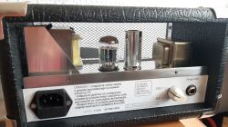 Wzmacniacz gitarowy head na bazie Atomic 16 Wzmacniacz gitarowy head na bazie Atomic 16