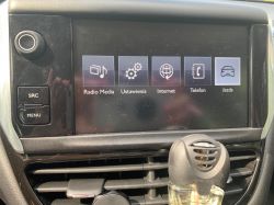 Peugeot 208 - Połączenie smartfona z wyświetlaczem samochodu (przerzucenie ekran