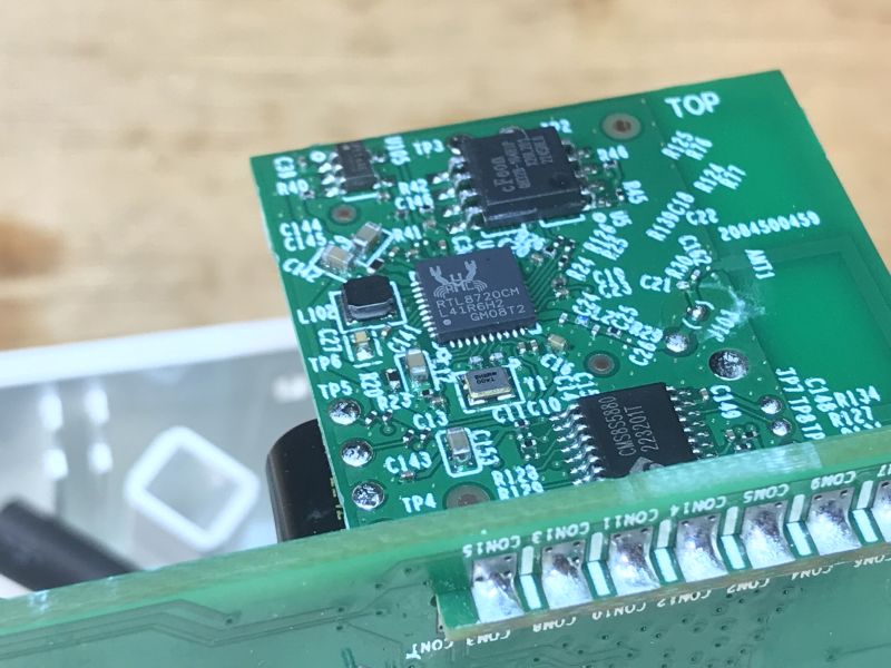Which Wi-Fi controlled strip with QC? The interior of the Tapo P300 from TP-Link
