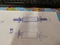Szkic techniczny na kartce papieru przedstawiający element mechaniczny z naniesionymi numerami dla wymiarów.