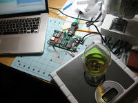 Ciekawe urządzenie wejściowe z łazienkowej wagi