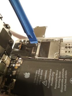 Jak wymienić wyświetlacz w iPhone SE? Jak wymienić wyświetlacz w iPhone SE?