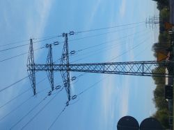 Jakie to serie słupów linii 110 kV i 220 kV? Gdzie znaleźć katalog konstrukcji?