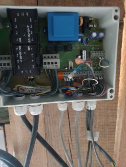 Nassau ND100 Garage Door Controller - Interior View Control box of a Nassau ND100 garage door operator by Hörmann, showing the internal wiring and electronic components.