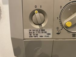 Control panel of Junkers ZSR 18-5 KE boiler with a knob and informational label.
