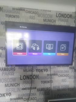Jak wyjść z trybu No Device w telewizorze Sharp bez pilota?