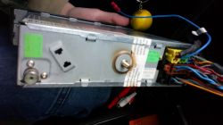 Jak podłączyć telefon przez Jack do radia bez AUX w Seat Toledo II?