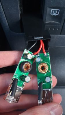 VW Lupo - Przeróbka ładowarki samochodowej USB DC 5V 4.2A na 3A na każdym wejściu