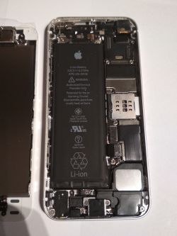 Jak wymienić wyświetlacz w iPhone SE? Jak wymienić wyświetlacz w iPhone SE?