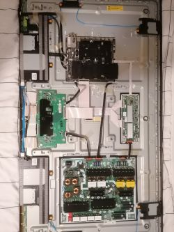 Brak tabliczki znamionowej i uszkodzona matryca w TV Samsung. Jak odszukać numer matrycy?