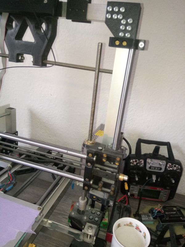 Gdzie kupić twardy wałek 8mm i łożyska do Anet A8? Uszkodzenie po użyciu kombinerek