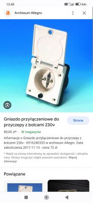 Gniazdo przyłączeniowe do przyczepy z bolcami 230V z zamkniętą klapką.