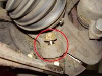 Fiat Seicento - Czy sworzeń zwrotnicy jest integralną częścią wahacza?