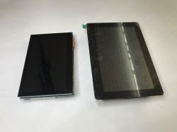 Comparison of ESP32-S3 4.3 and 5 Touch Displays Two ESP32-S3 touch displays on a white surface – the smaller one on the left, the larger one on the right.