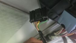 24-pinowa wtyczka z siedmioma przewodami w podsufitce Vivaro B