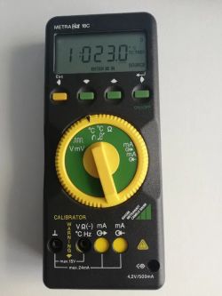 [Sprzedam] Przenośny kalibrator z funkcją pomiarową prądu METRA Hit 18C jak nowy