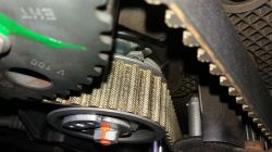 Jak prawidłowo naciągnąć pasek rozrządu w VW TDI AVF 2004?