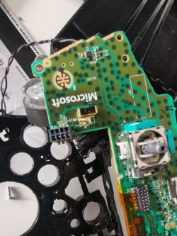 Pad Xbox One S traci zasieg - Powyżej 1m rozłącza