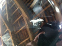 Toyota MRS - Mocny odprysk na szybie po uderzeniu kamienia