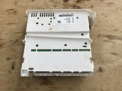 Programator elektroniczny do zmywarki w białej plastikowej obudowie, widok z góry.