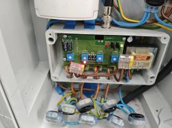 Zamel RWS-4 receiver with exposed electronics and multiple connected cables