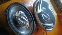 Głośniki Piooner TS-A6904i Potrzebują wzmacniacza ?