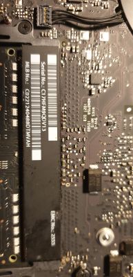 Macbook A1278 nie ładuje - jak sprawdzić ładowarkę i baterię?