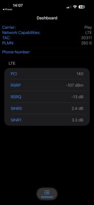 Zrzut ekranu iPhone: panel LTE z parametrami PCI 140, RSRP -107 dBm, RSRQ -13 dB, SINR 2,4–3,3 dB.