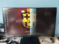 ACER ED270U - Biały pionowy szeroki pas na ekranie