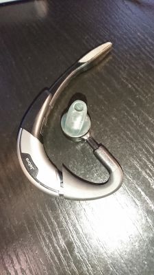 Naprawa gumowego uchwytu w słuchawkach Jabra Motion - czy termokurczliwość pomoże?