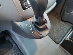 Opóźnienie przełączania biegów w Vito W639 2008r po wymianie radia - pytanie o mechatronikę