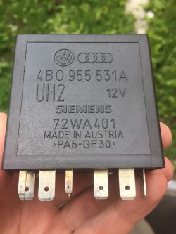 VW Passat B5 1999 - Tylna wycieraczka.Czyszczenie nadpalonego styku przekaźnika. VW Passat B5 1999 - Tylna wycieraczka.Czyszczenie nadpalonego styku przekaźnika.